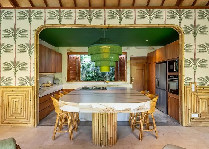 Sweet Surrender - Stylish 4br Near Potato Head Villa