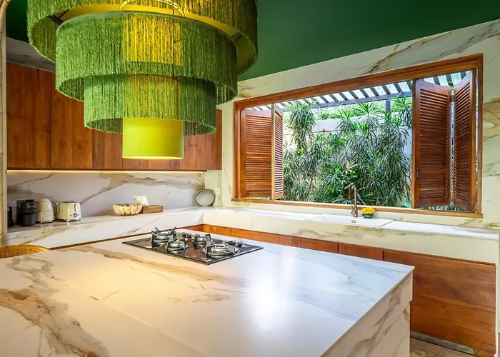 Villa Sweet Surrender - Stylish 4br Near Potato Head *