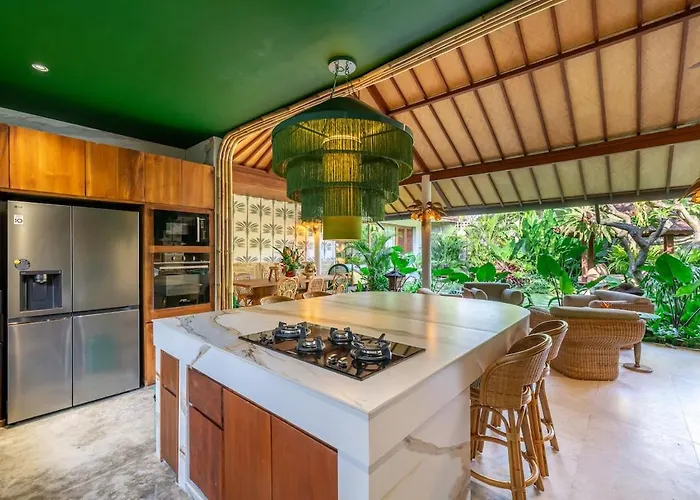 Villa Sweet Surrender - Stylish 4br Near Potato Head Seminyak